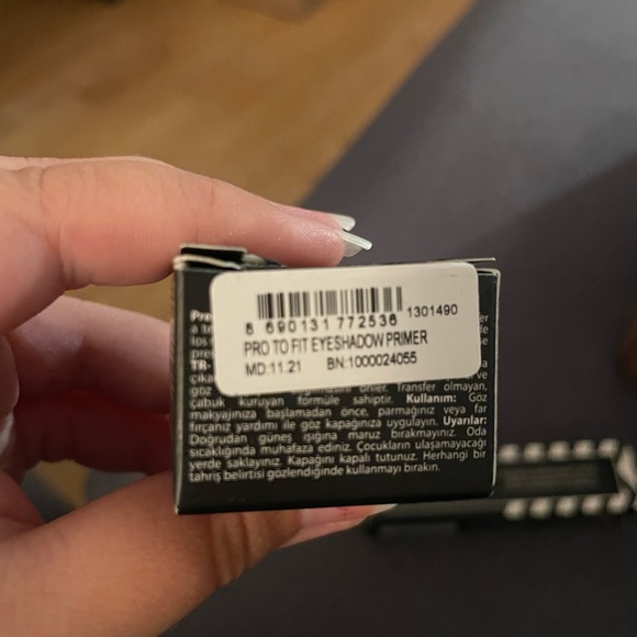 Eyeshadow primer - Picture 2 of 2